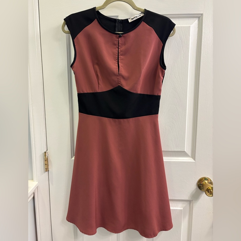 MYSTIC - Vintage style color block keyhole dress